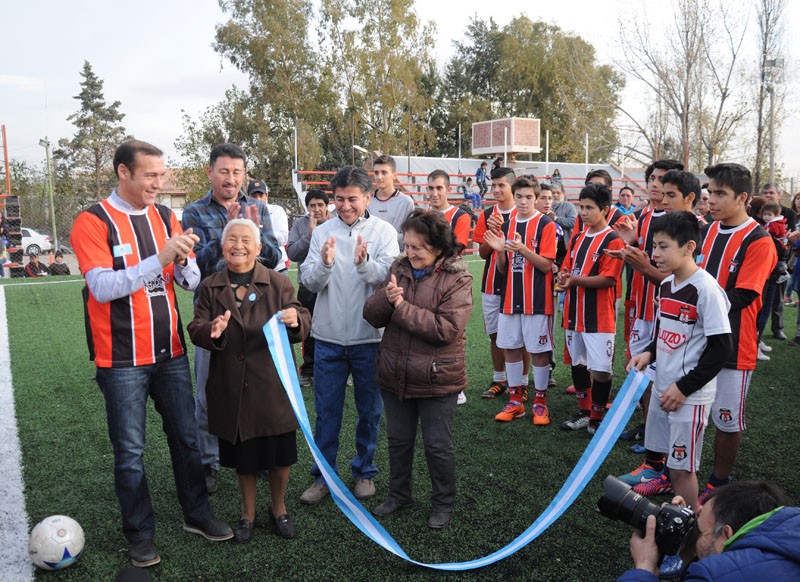 Sapere y Pacífico ya cuentan con su cancha de césped sintético