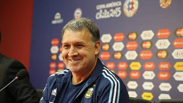 Sonrisas-Gerardo-Martino-Chile-Sanchez_CLAIMA20150612_0255_28