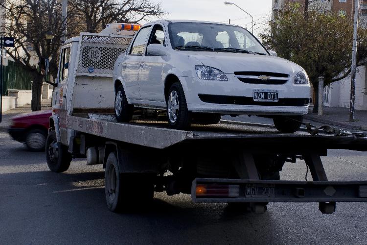 Nqn - Recuperan auto robado en Sahiora - Juan Thomes