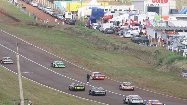 Una mujer ingresó al circuito en plena final del TC Pista