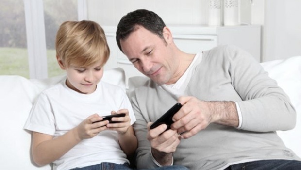 smartphones_padre.jpg_1328648940