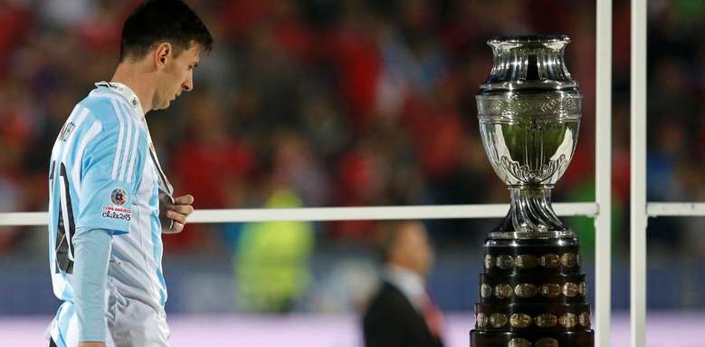 Messi-copa-vez-esquiva_OLEIMA20150704_0184_25