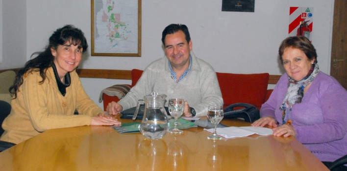 WEB-Gastaminza-con-intendenta-electa-de-San-Martin_03431-708x350 (1)
