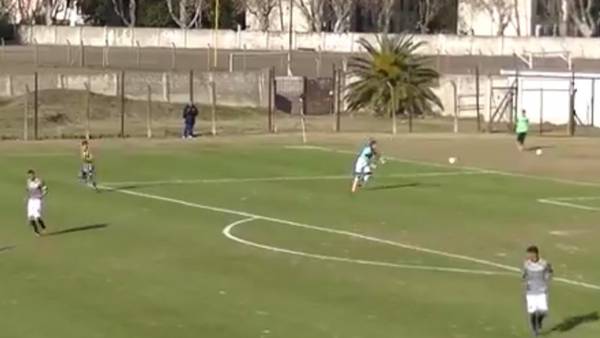 Insólito gol en contra en la B Metropolitana