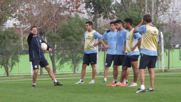en-racing-acuna-es-la-duda-enfrentar-newells