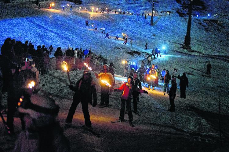 Bariloche 24/07/15 Bajada de antorchas Cerro Catedral.