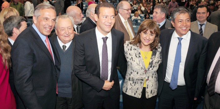 Entrega-de-diplomas-a-autoridades-electas-708x350