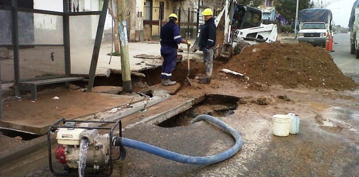 webEPAS-Acueducto-en-reparación-Av.Del-Trabajador-Nqn-708x350 Archivo