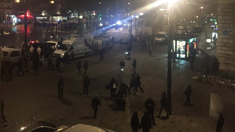 Corridas en la Plaza de la República por una falsa alarma en París