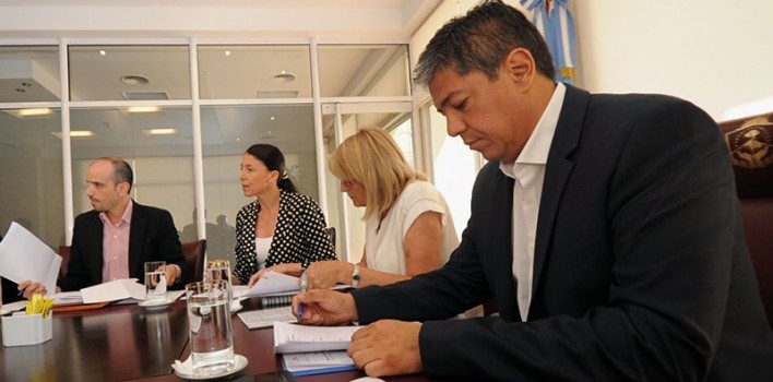14-12-Figueróa-en-Comisión-Legislatura-4--708x350