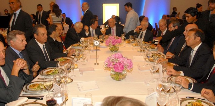 14-12-Gutiérrez-y-Aranguren-en-almuerzo-Día-del-Petróleo-y-el-Gas-Bs.As_.-708x350