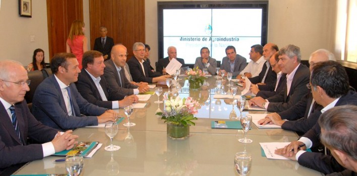 23-12-Gutiérrez-en-Bs.As_._Reunión-ministro-Agroindustria-708x350