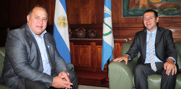 Gutiérrez-con-el-intendente-de-Senillosa-Víctor-Hugo-Moenne-Locoz-1-708x350