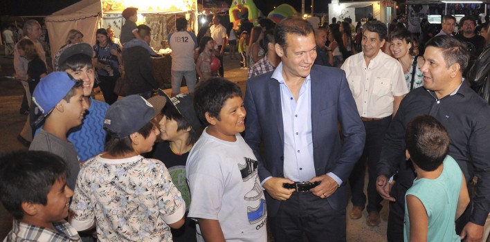 El-gobernador-Omar-Gutierrez-en-la-fiesta-provincial-del-pelon-1-708x350