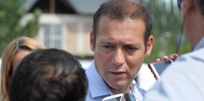Gobernador-Omar-Gutierrez-en-rueda-de-prensa-1-708x350