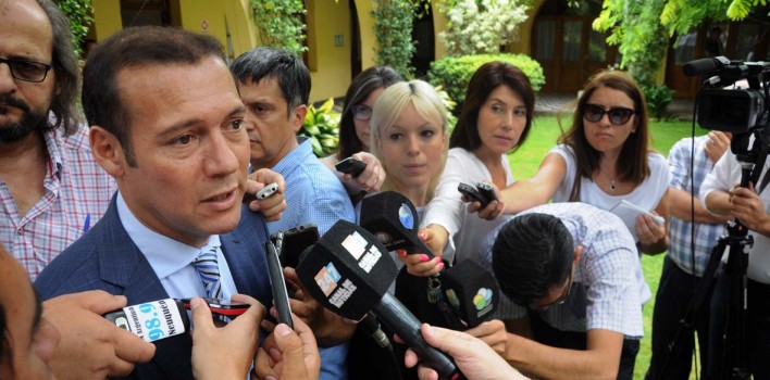 Gobernador-Omar-Gutierrez-rueda-de-prensa-en-casa-de-gobierno-archivo-708x350