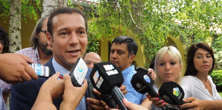 Gobernador-Omar-Gutierrez-rueda-de-prensa-en-casa-de-gobierno.1-708x350