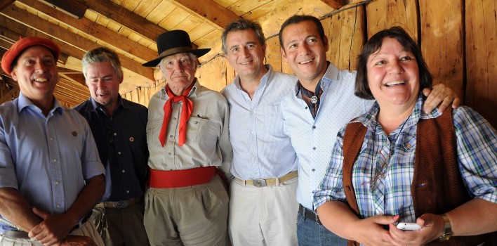 Neuquen...-Junin-de-los-Andes-30.01.2016...-El-gobernador-Omar-Gutiérrez-visita-la-exposición-rural.1-708x350