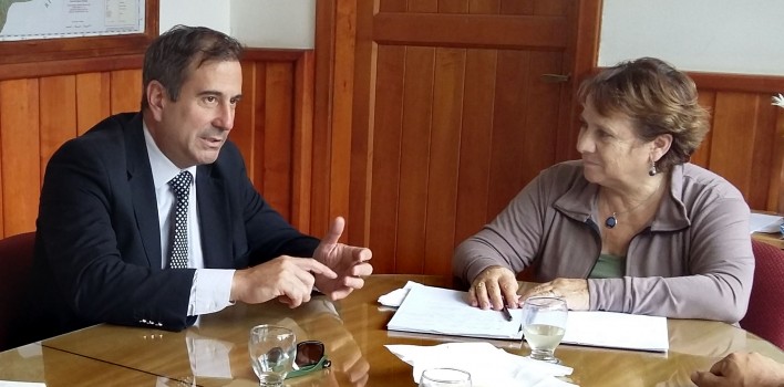 Ricardo-Corradi-Diez-Ministro-de-Salud-y-Desarrollo-Social-visita-San-Martin-de-los-Andes-y-Junin-de-los-Andes-2-708x350