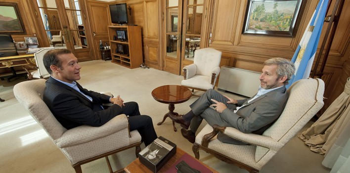 Visita-del-Sr-Gobernador-de-Neuquén-Omar-Gutierrez-al-sr-Min-del-Interior-Rogelio-Frigerio-en-Casa-Rosada_1987-708x350