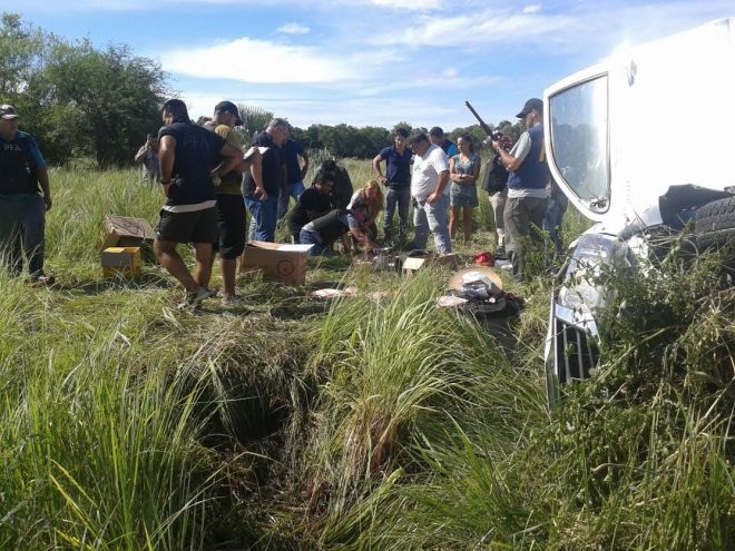 Funcionario formoseño volcó en la camioneta y la policía encontró cocaína