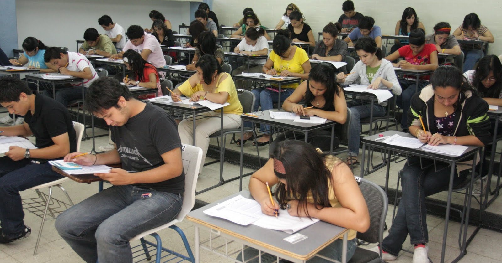 Jóvenes-estudiando