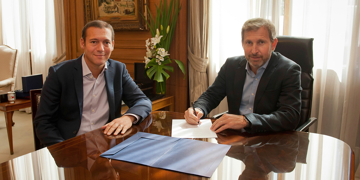 OMAR-GUTIERREZ-FIRMAN-CONVENIO-y-FRIGERIO