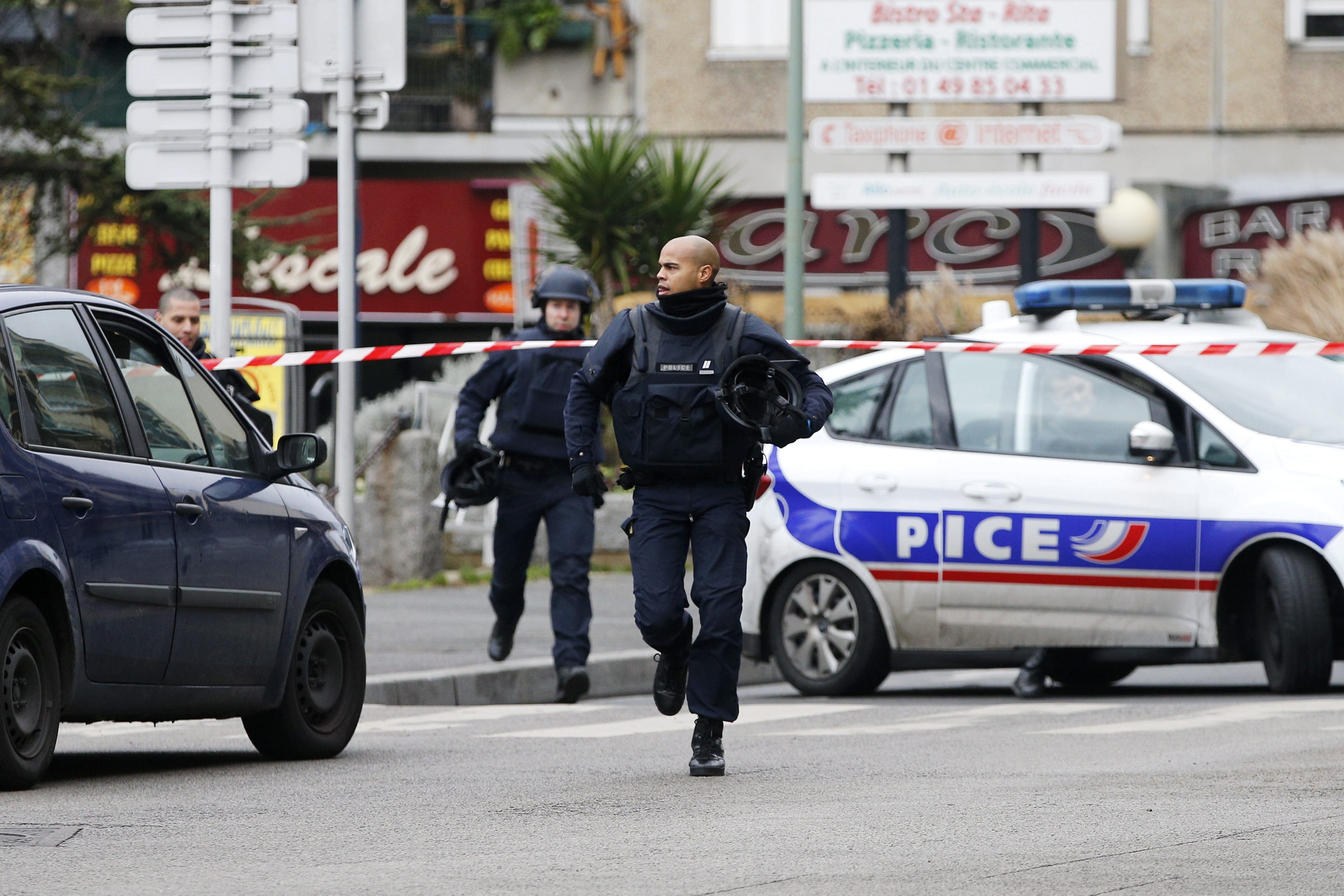 MUERE LA POLICÍA MUNICIPAL HERIDA EN UN TIROTEO EN EL SUR DE PARÍS