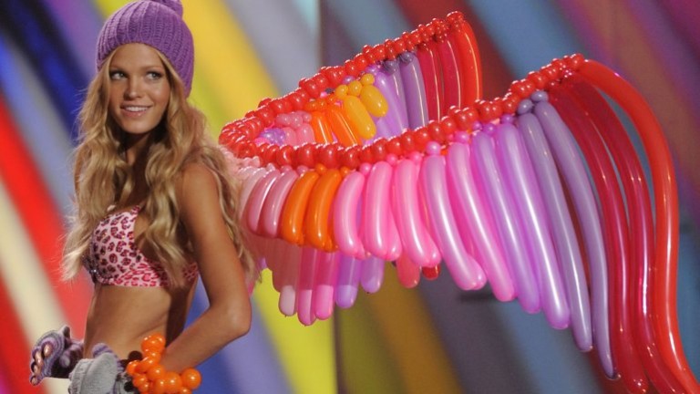Ángel de Victoria’s Secret renunció porque le pidieron que bajara de peso