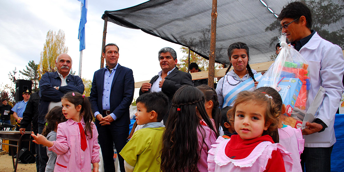 -Gobernador-aniversario-Huinganco_2659