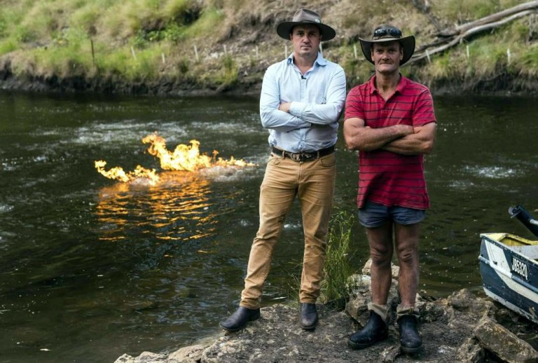 Australia: Un río en llamas por liberación de gas metano