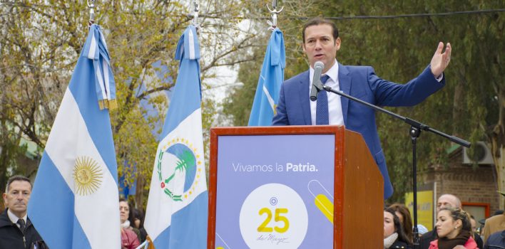 Cabeza-webNeuquén-25-05-2016-Gobernador-Omar-Gutierrez-participo-del-acto-de-25-de-Mayo_DSC0198-1-708x350