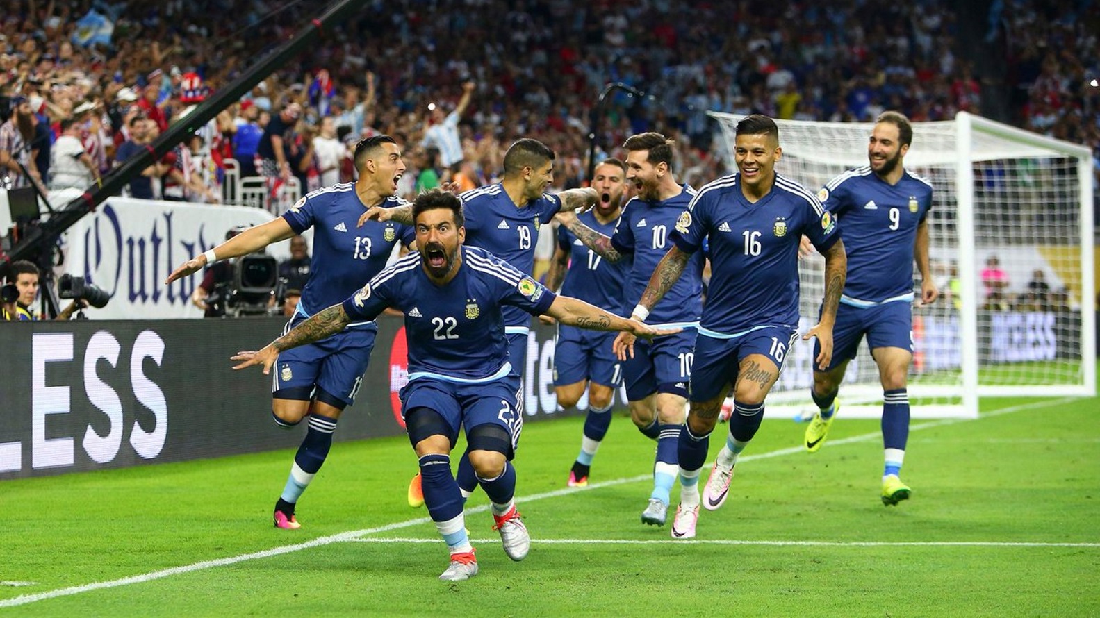Estados-Unidos-vs-Argentina-1583-Gol-Lavezzi-FESTEJO-1 (1)