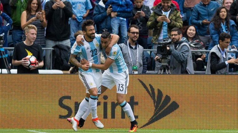 Argentina venció a Bolivia y se metió en cuartos de final