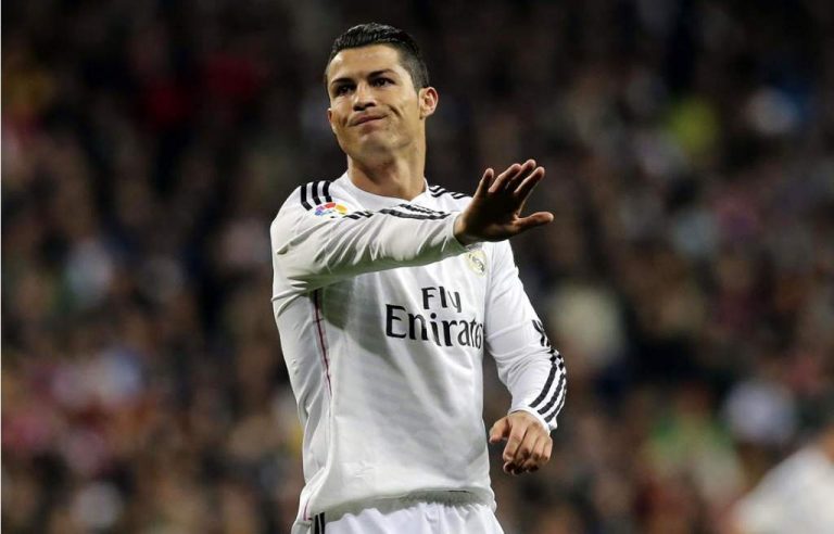 Repudiable acción de Ronaldo contra un periodista
