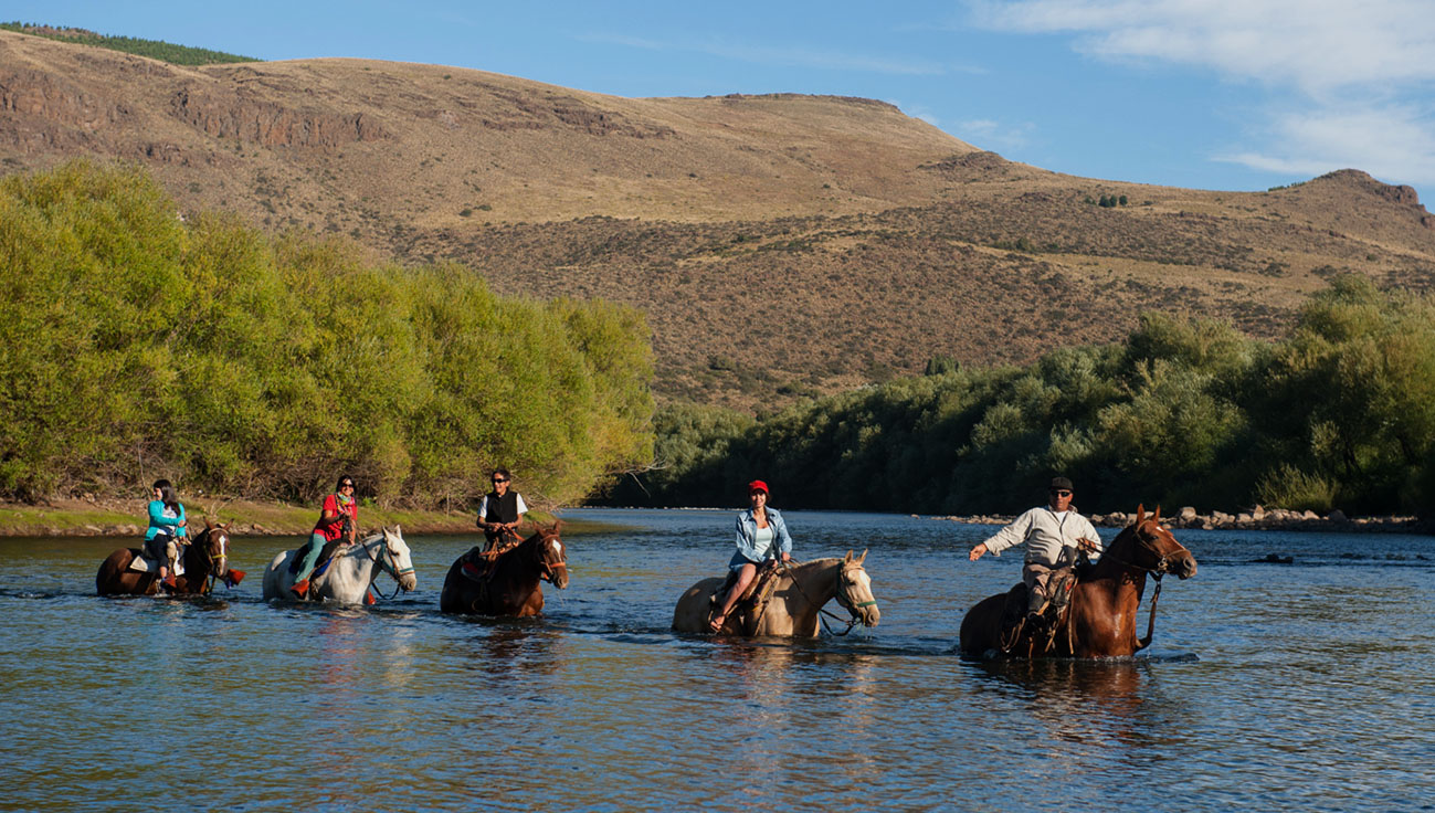 WEB-...-CABEZA-TURISMO-AVENTURA...Alumine_cabalgata-amigos_2015_efraindavila