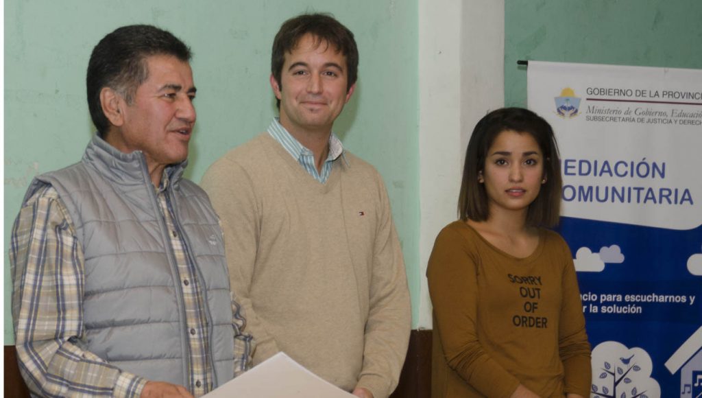WEB-SEGUNDA-NO-CABEZA...Juan-Pablo-Prezzoli-Subsecretario-de-Gobierno-y-Justicia-firma-convenio-de-mediacion-comunitaria-en-el-barrio-Sapere-8796-1024x580