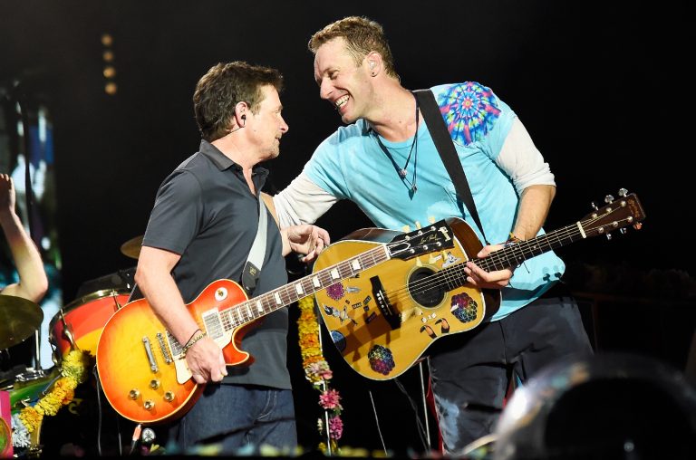 Michael Fox interpretó canciones de Volver al Futuro junto a Coldplay