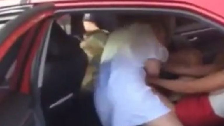 Dos mujeres protagonizaron una pelea en un taxi en China