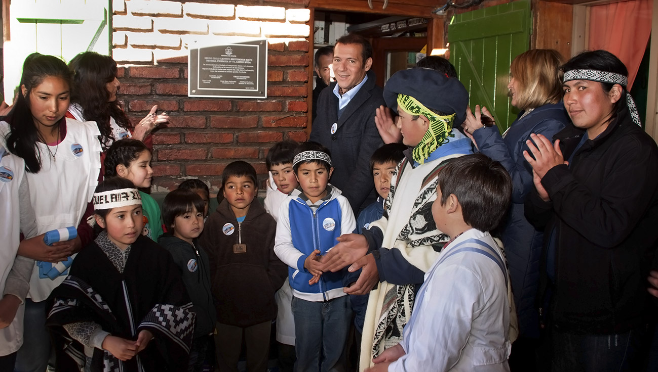 OMAR GUTIERREZ EN ESCUELA LONCO MULA