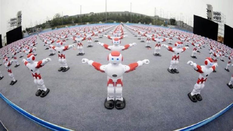 Más de mil robots bailarines baten un récord Guinness en China
