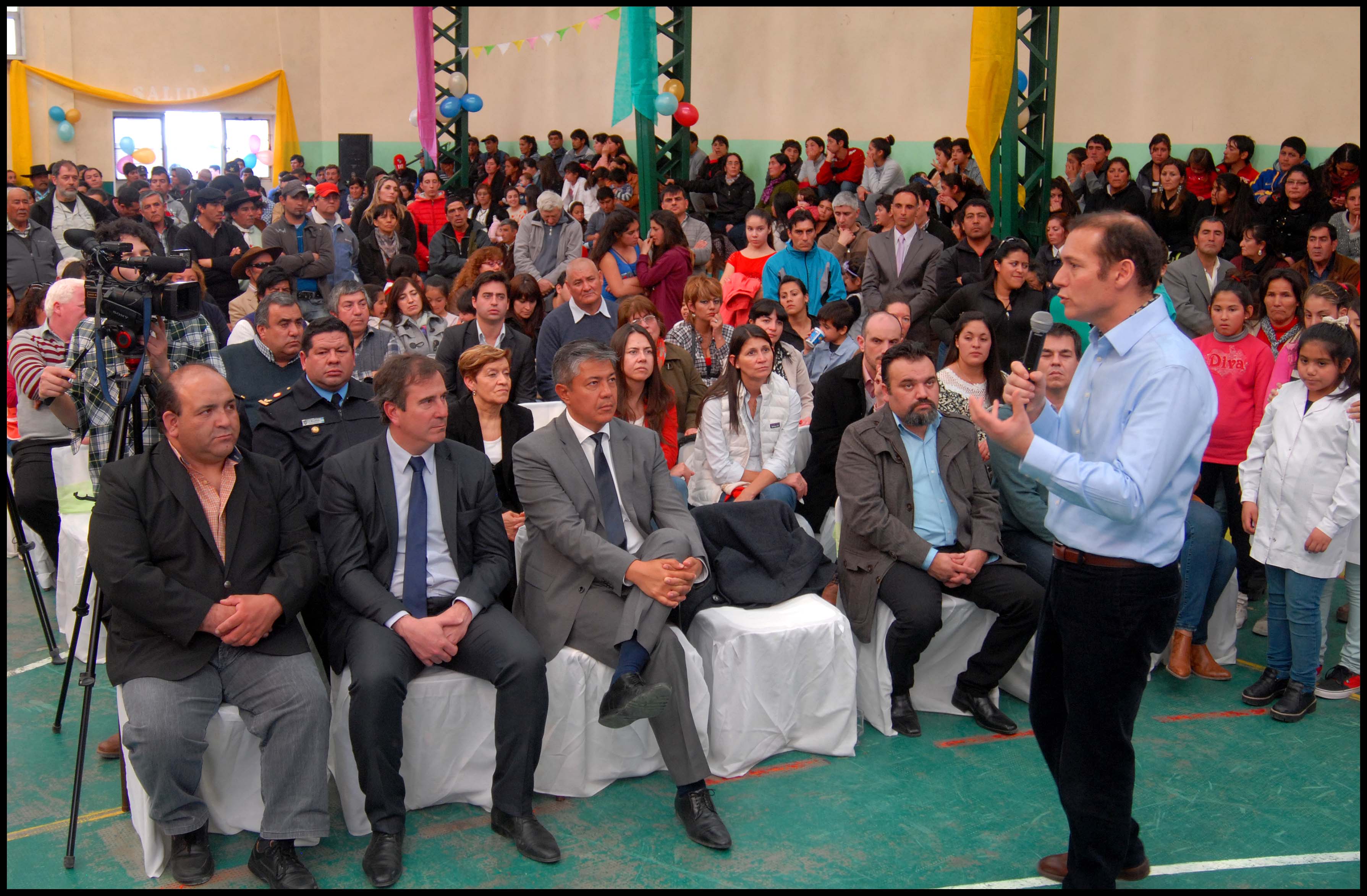 Barrancas 03-08-2016 El gobernador Omar Gutierrez en el aniversa