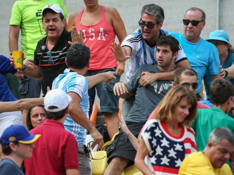 Piñas entre hinchas argentinos y brasileros
