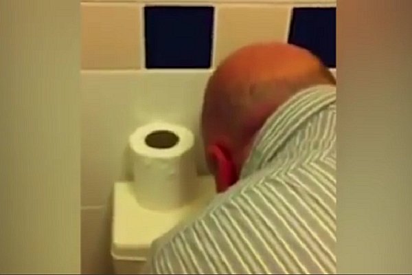 Insólita respuesta de alcalde inglés grabado inhalando un ‘polvo blanco’
