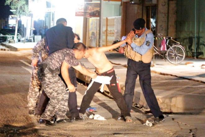 Detenido tras descubrir que debajo de su camiseta de Messi tenía explosivos
