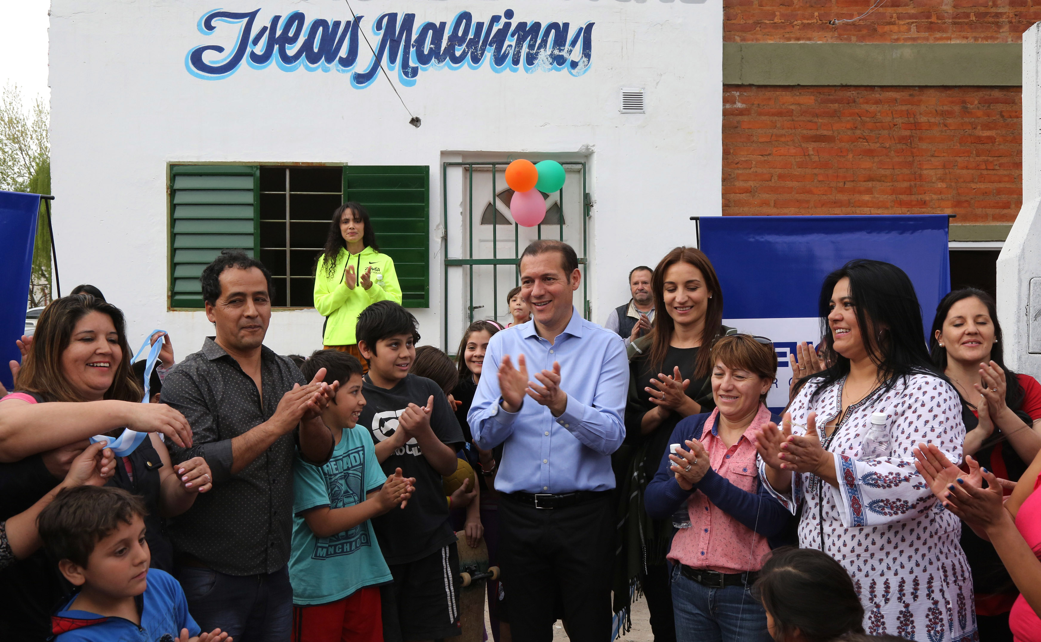 Neuquen 08-09-2016 Omar Gutièrrez Inauguró un Salon SUM en Bar