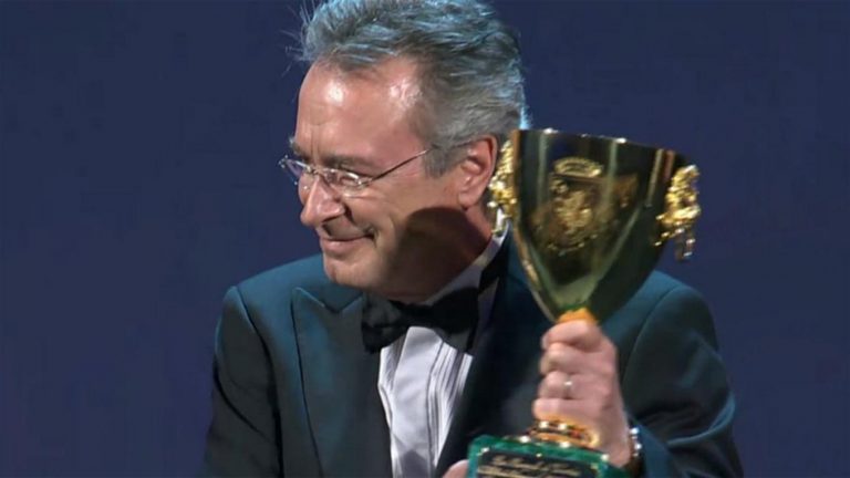 Oscar Martínez se llevó la Copa Volpi por su actuación en ‘El Ciudadano Ilustre’