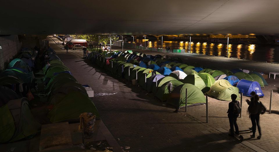 calais-autoridades-desarrollaran-inmigrantes-camiones_lncima20160907_0047_5