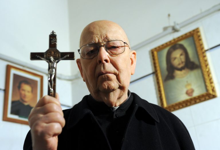 Murió Gabriele Amort, el exorcista más famoso del mundo