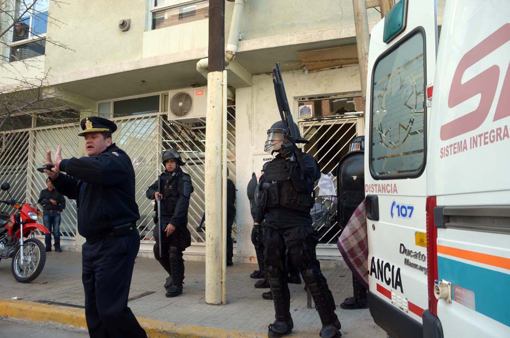 policia Gentileza Neuquén al Instante.